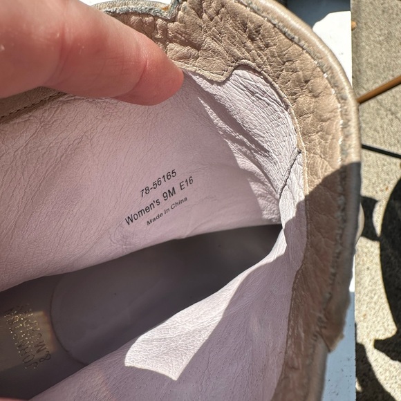 Boots - Picture 3 of 3